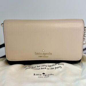 🌸Kate spade New York  NWOT crossbody wallet. XBB14. Dust bag included.